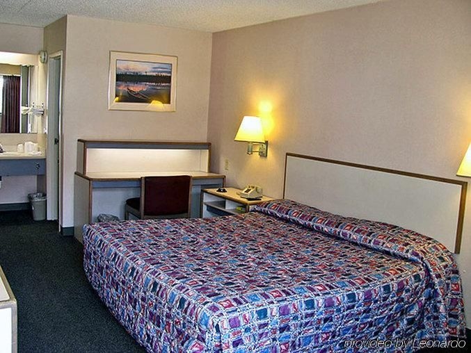 Motel 6 Akron3