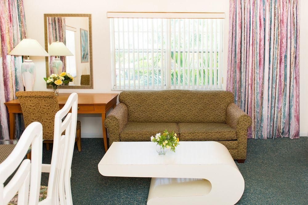 Shore Haven Resort Inn0