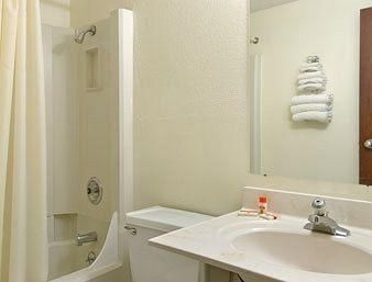 Super 8 Motel2
