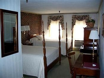 Lamies Inn and the Old Salt Tavern1