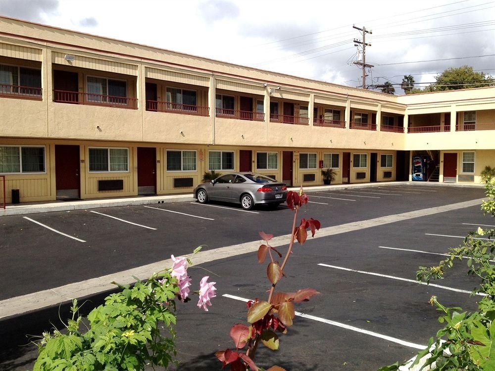 Harvey's Motel2