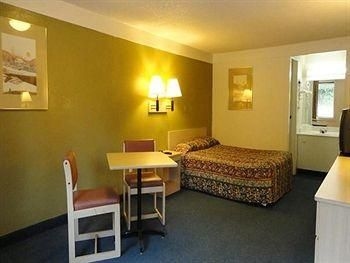 Red Carpet Inn & Suites2
