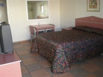 Redwood Motel0