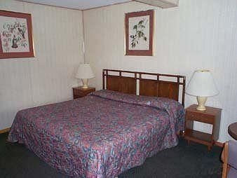 KNIGHTS INN WEST SPRINGFIELD3