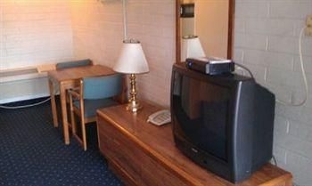 Budget Host Inn2