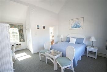 Red Horse Inn1