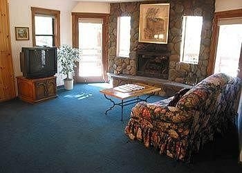 Knickerbocker Mansion Country Inn2
