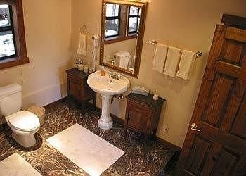 Knickerbocker Mansion Country Inn0