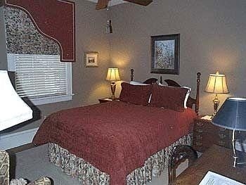 The Collins House Inn0