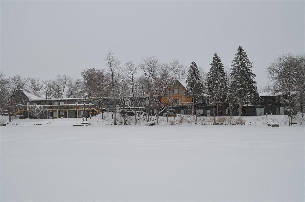 Currier's Lakeview Lodge3
