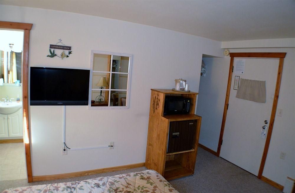 Currier's Lakeview Lodge2