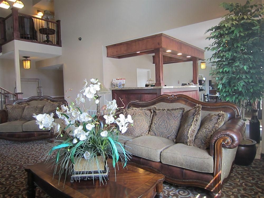 The Landmark Inn & Suites2
