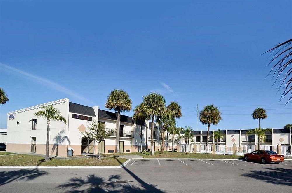 Americas Best Value Inn and Suites Tampa0