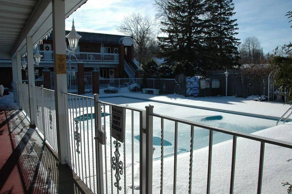 LOCKPORT INN AND SUITES LOCKPORT INN AND SUITES