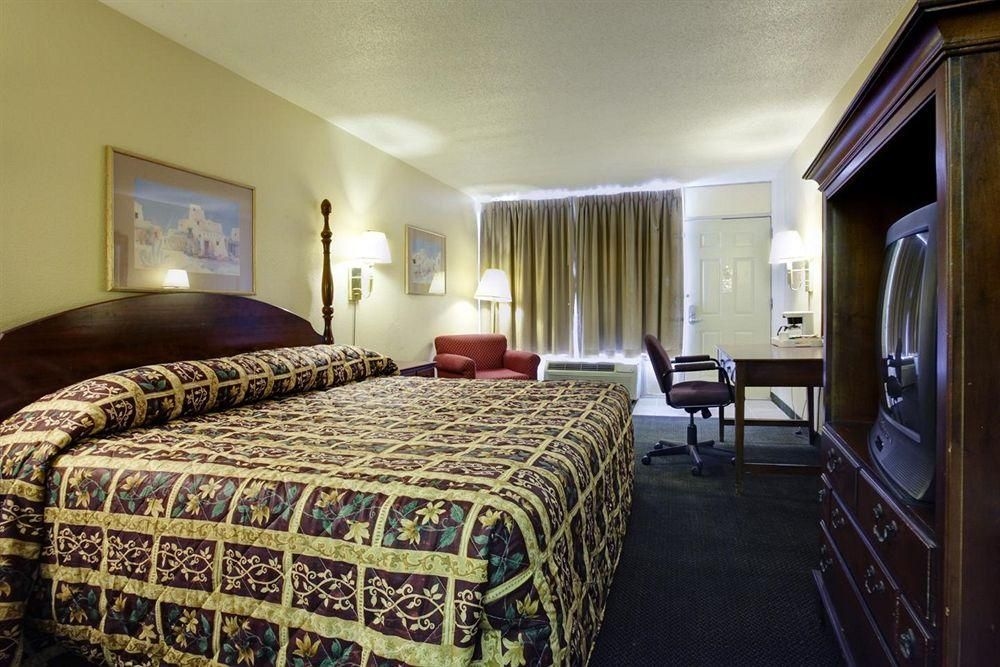 Americas Best Value Inn & Suites-Airport4