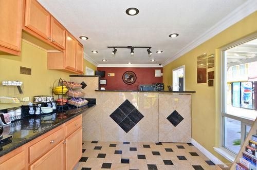 AMERICAS BEST VALUE INN SOUTH4