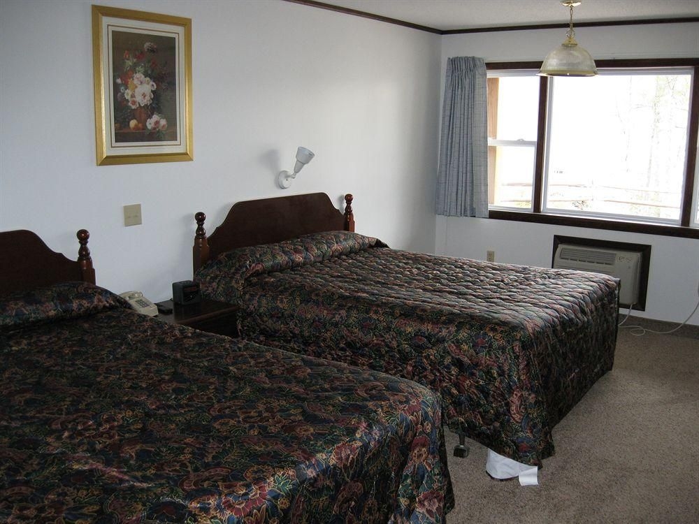 Lake 'N Pines Motel0