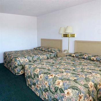 Royal Crest Inn Medford4