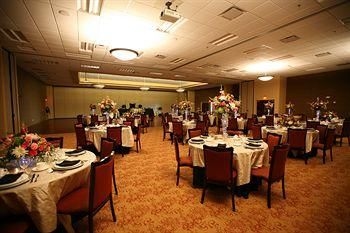 Parke Hotel and Conference Center3
