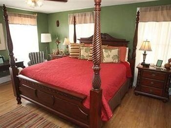 The August Seven Inn4