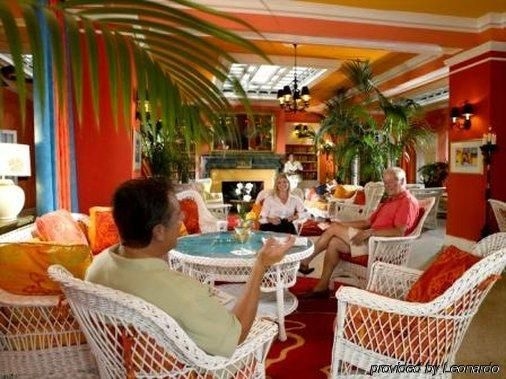 Colony Hotel & Caba3