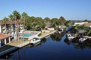 Lake Tarpon Resort3