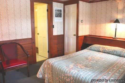 White Trellis Motel