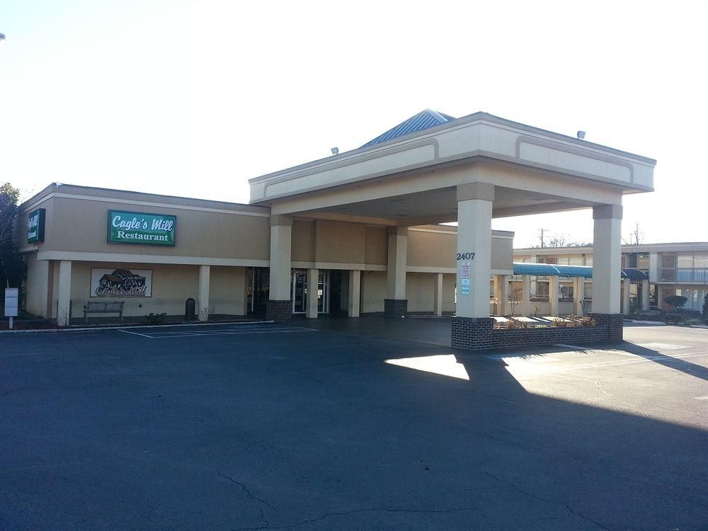 Holiday Inn Russellville0