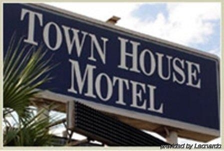 Town House Airport Motel3