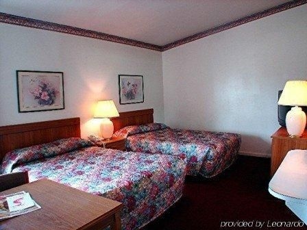 Town House Airport Motel2