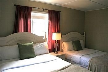 The Orchard Hill Inn4