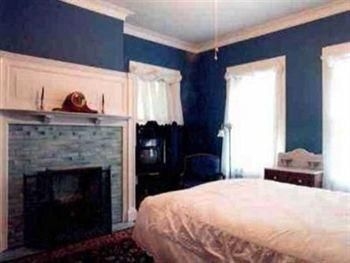 Stone Soup Inn4