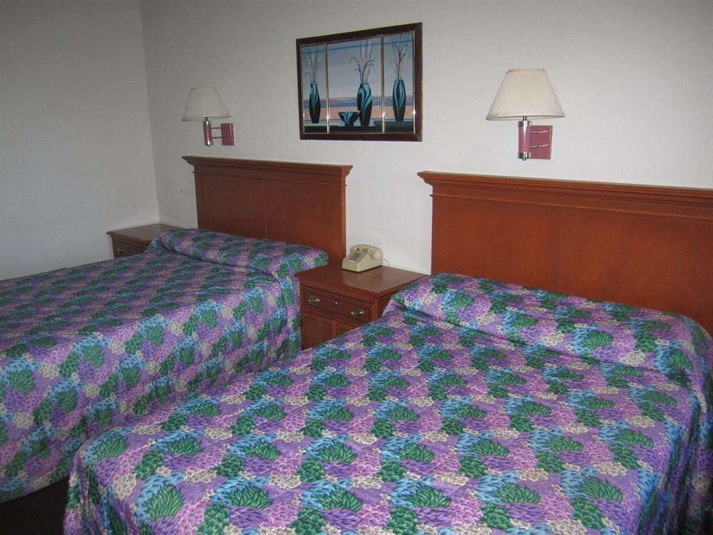 Hillside Lodge0