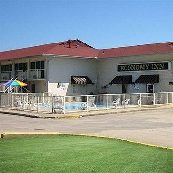 Economy Inn Conway4