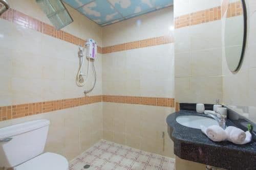 Three-Connecting-Apartment with balcony