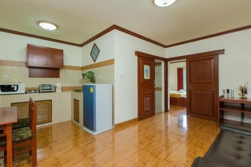 Three-Connecting-Apartment with balcony