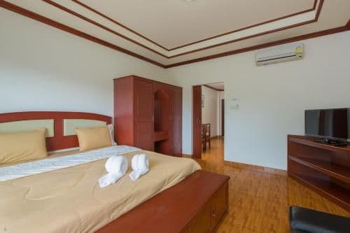 Three-Connecting-Apartment with balcony