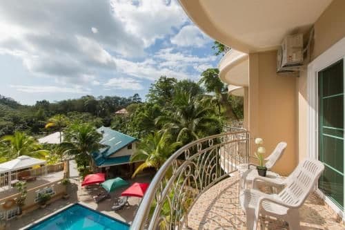 Three-Connecting-Apartment with balcony