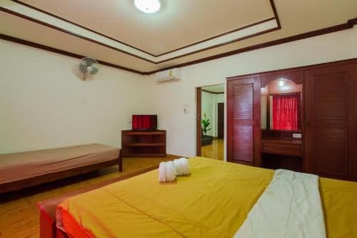 Three-Connecting-Apartment with balcony