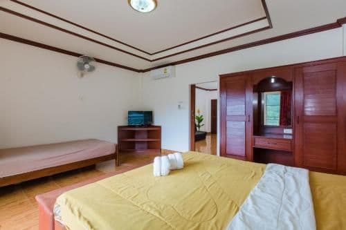 Three-Connecting-Apartment with balcony