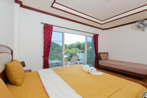 Three-Connecting-Apartment with balcony