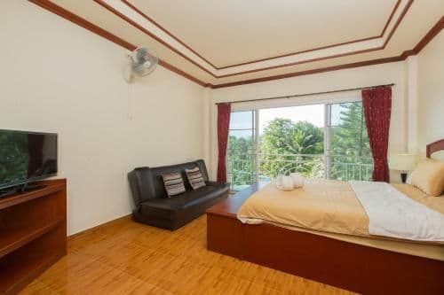 Three-Connecting-Apartment with balcony