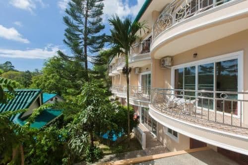 Three-Connecting-Apartment with balcony