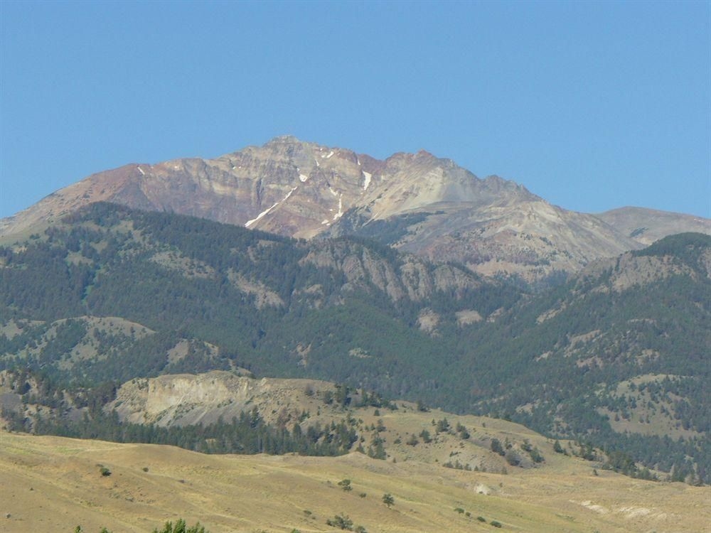 Yellowstone River Cabins1