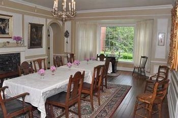Robertshaw Country House Bed & Breakfast2