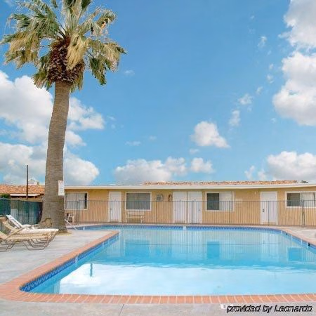 Tropic Motel Lancaster0