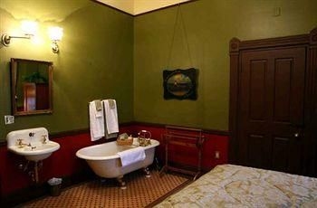 MARTIN AND MASON HOTEL3