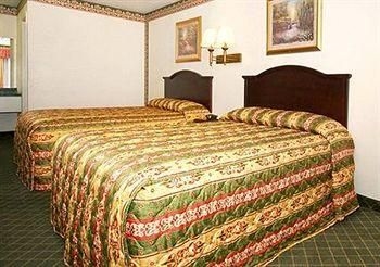 Rodeway Inn Three Rivers1