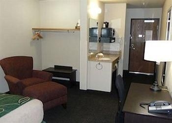 Oak Tree Inn3