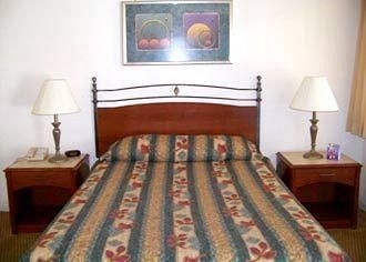 Golden Chain Resort Motel0